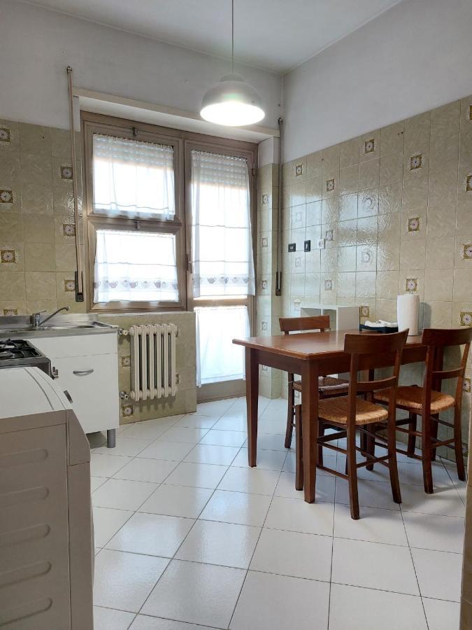 فندق تْشامبينوفي  12Min Da Roma Centro Stanza Grande E Luminosa المظهر الخارجي الصورة